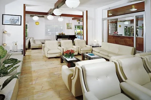 Hotel Zanarini In Centro A Riccione