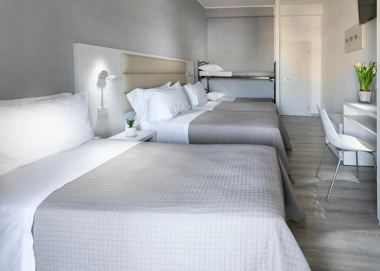 Hotel Zanarini In Centro A Riccione
