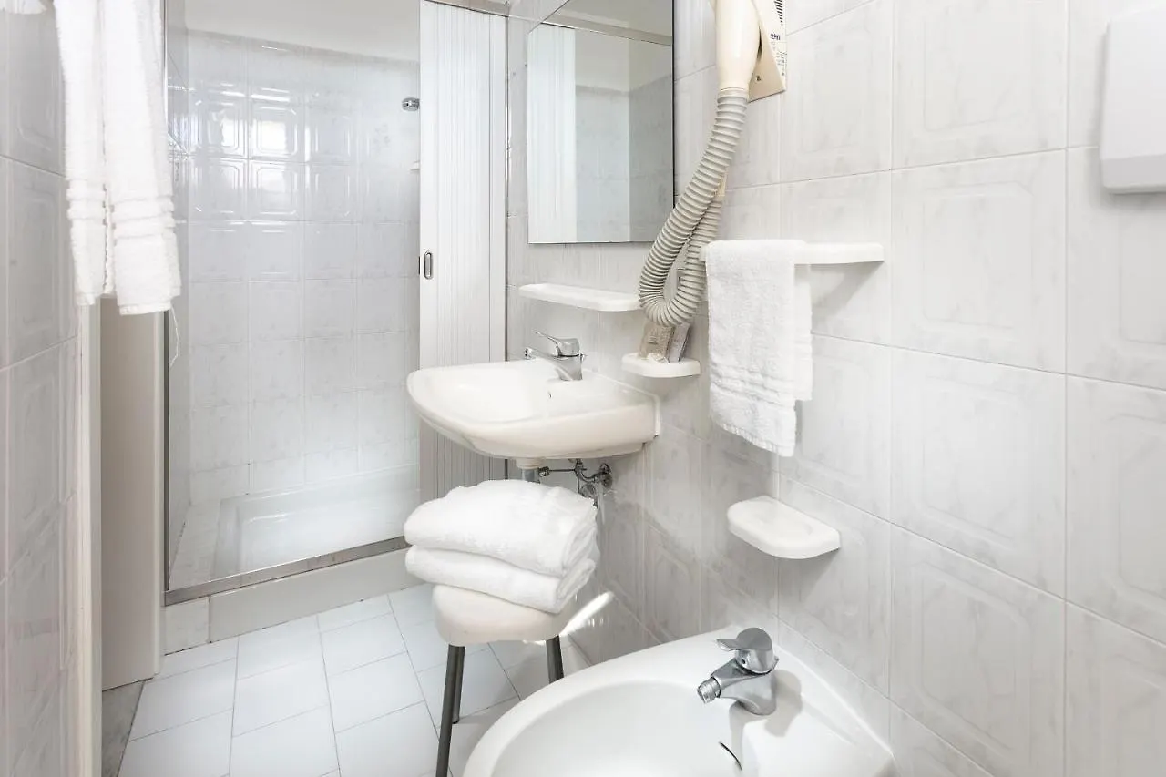 Hotel Zanarini In Centro A Riccione Italien