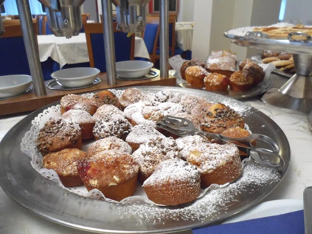 Hotel Zanarini In Centro A Riccione