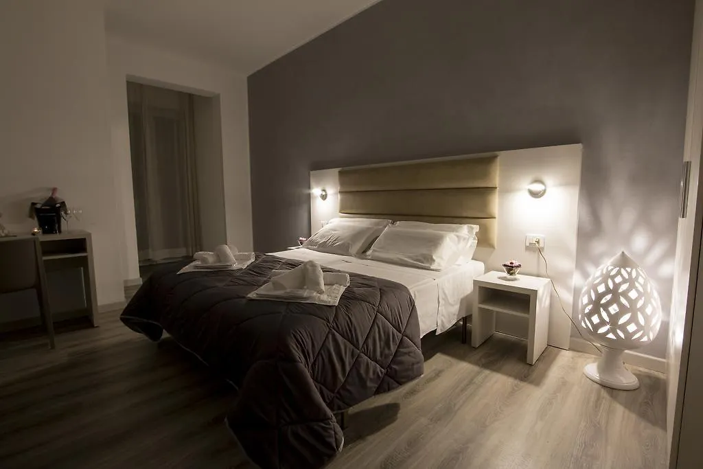 Hotel Zanarini In Centro A Riccione 3*,