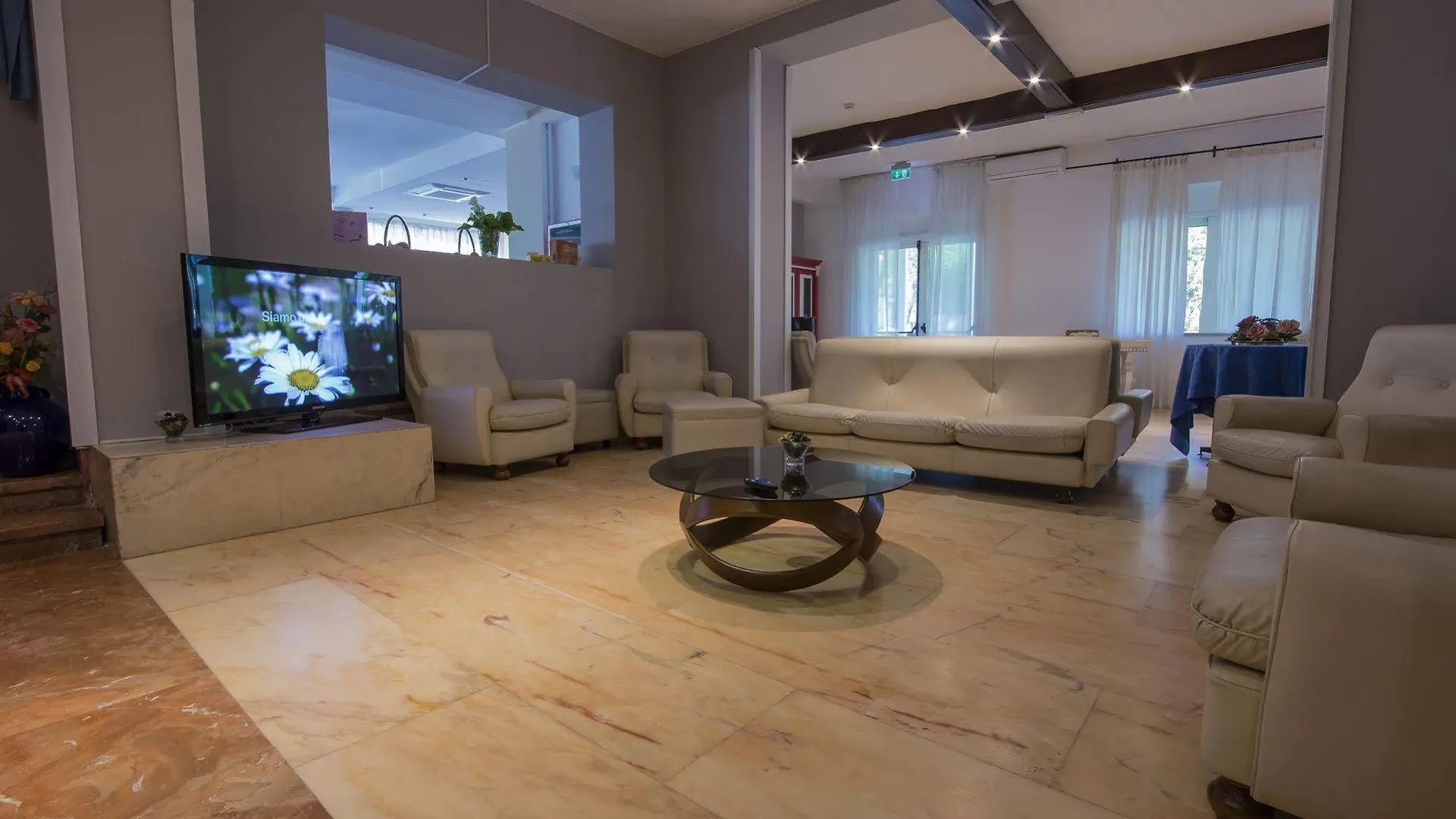 Hotel Zanarini In Centro A Riccione Italien