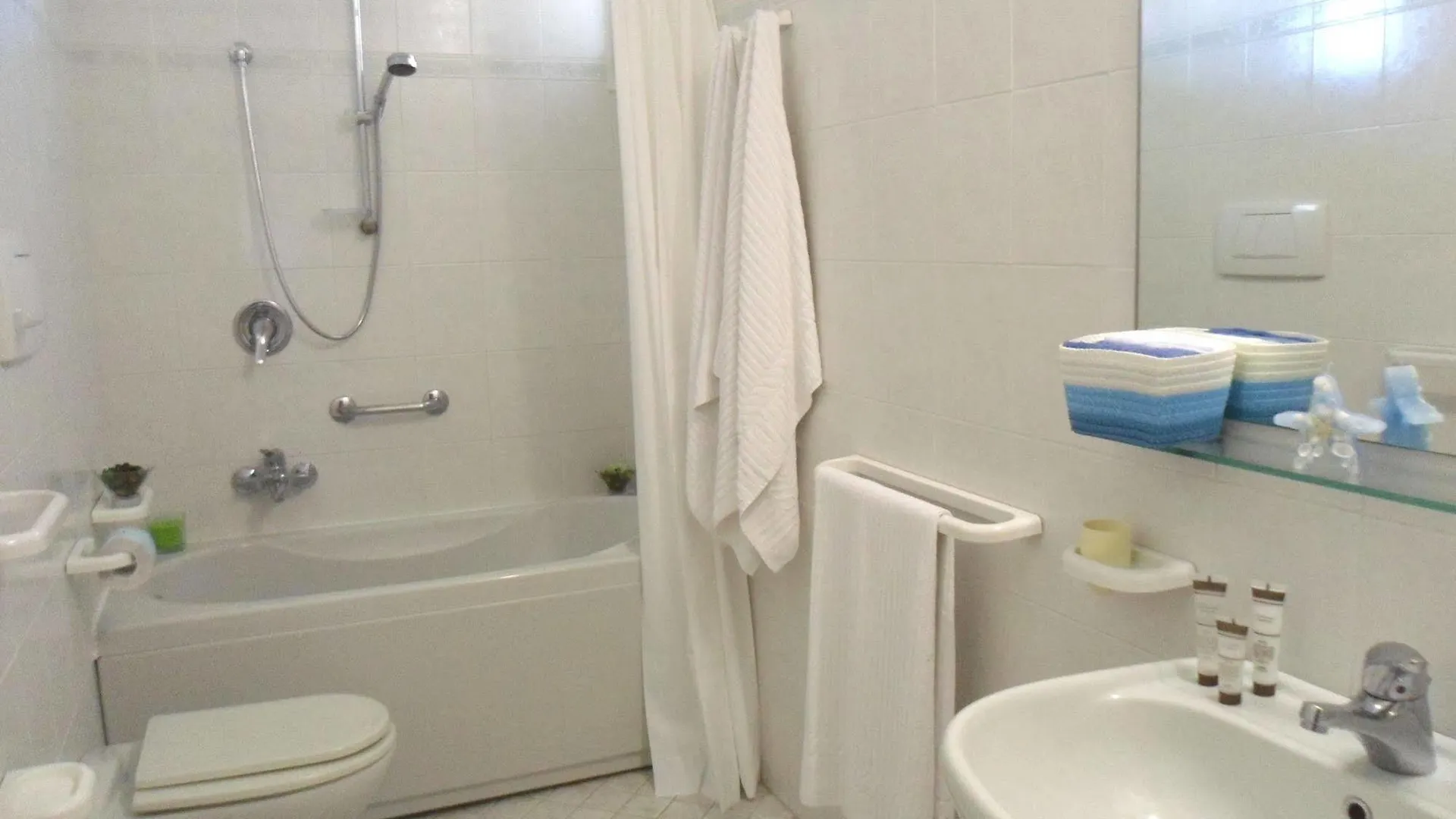 Hotel Zanarini In Centro A Riccione Italien