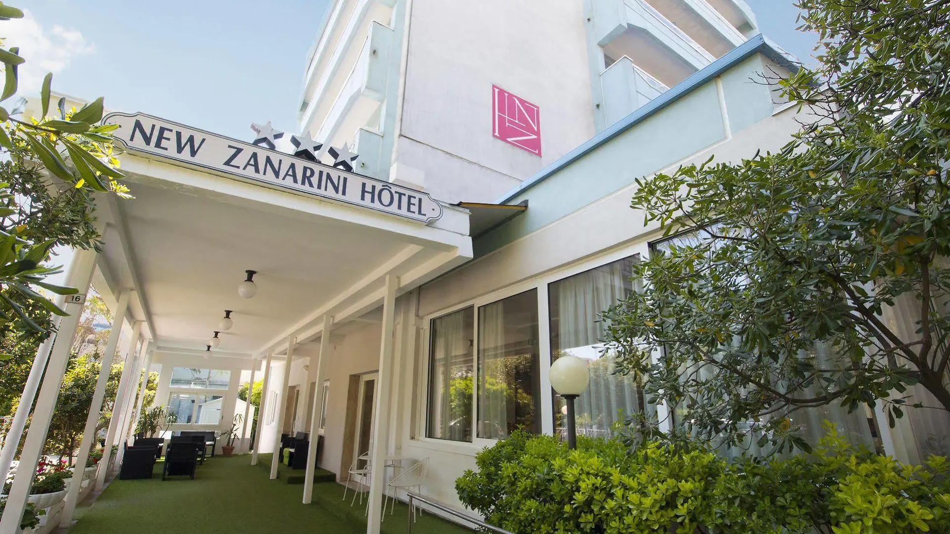 Hotel Zanarini In Centro A Riccione